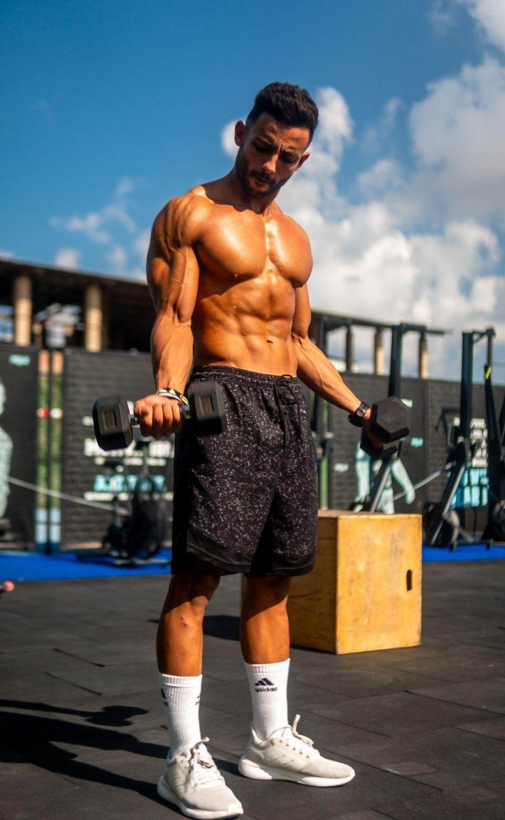 Captain Tarek: Arms